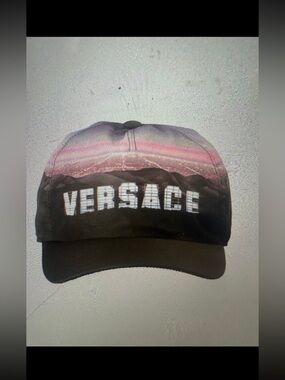 Versace Multi-Color Logo Print
Baseball Cap Hat size 60  NIB
💯 % Authentic